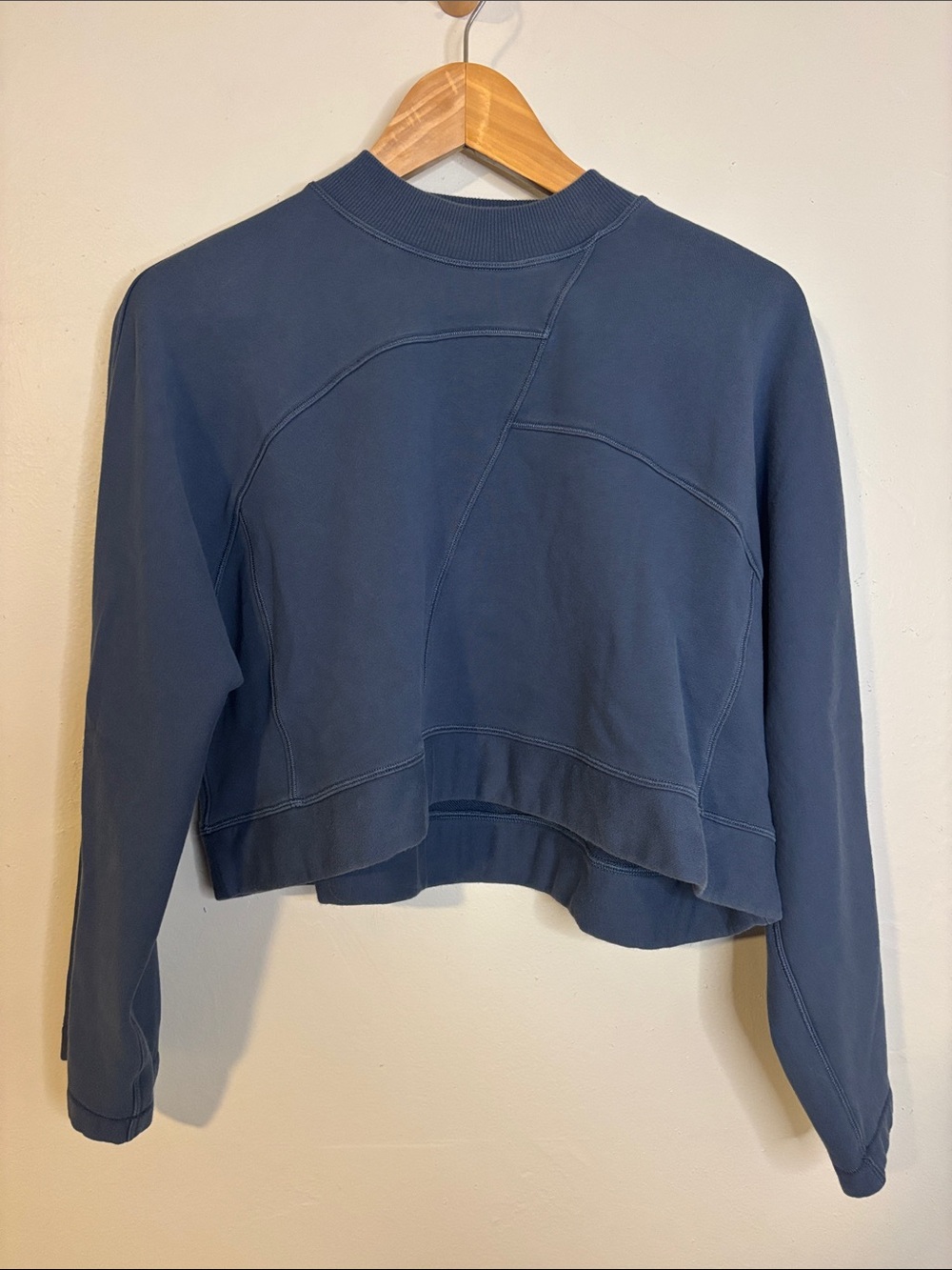lululemon athletica Women’s Small Crewneck Cropped Blue Sweatshirt